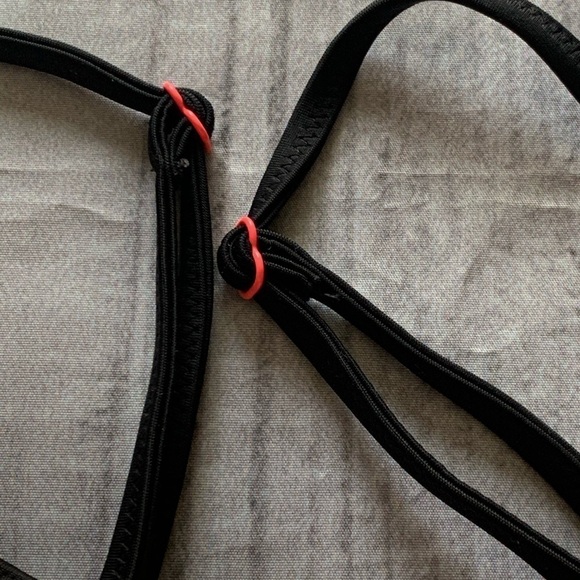 ✅2X Host Pick✅ Victoria’s Secret Swim Suit Top, 32B - Picture 5 of 8